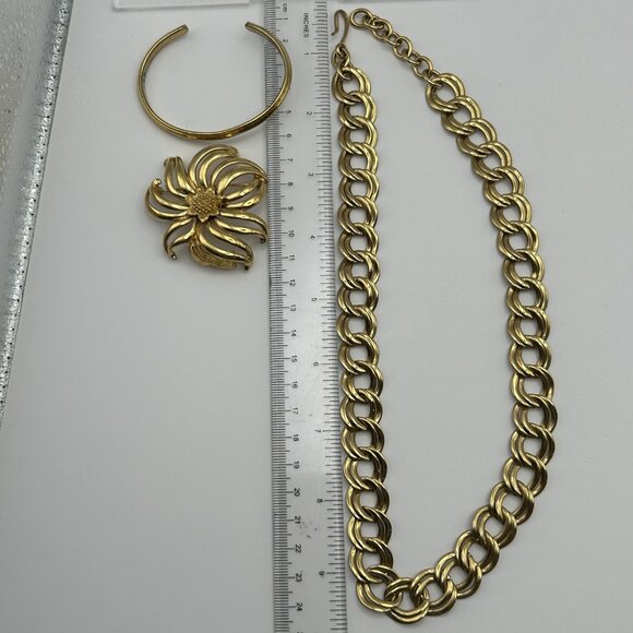 Vintage Monet Jewelry Set Gold Tone Double Link Necklace Cuff Bracelet Floral Br - Picture 10 of 14